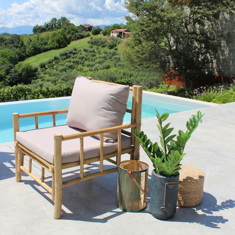 Poltrona Margarita in bamboo con cuscino, design naturale.