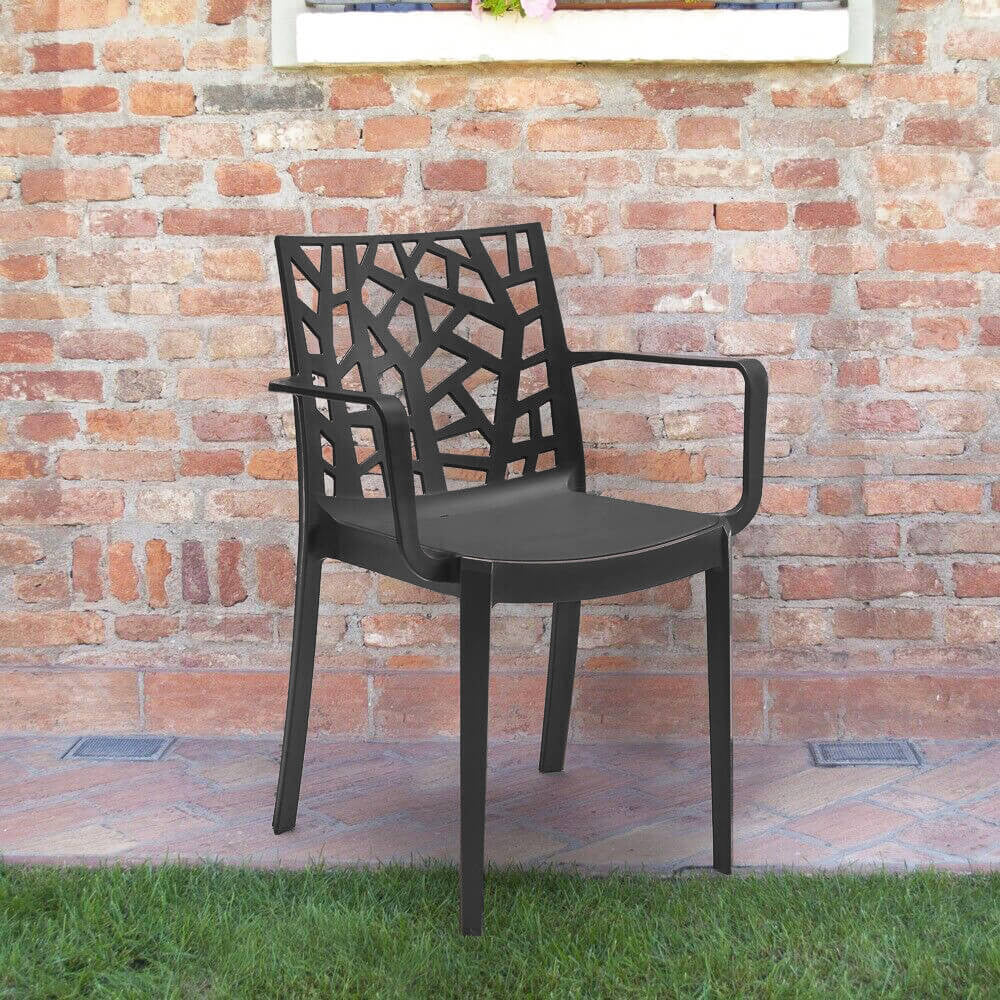 Poltrona Matrix impilabile color antracite, in polipropilene con tappi antiscivolo.