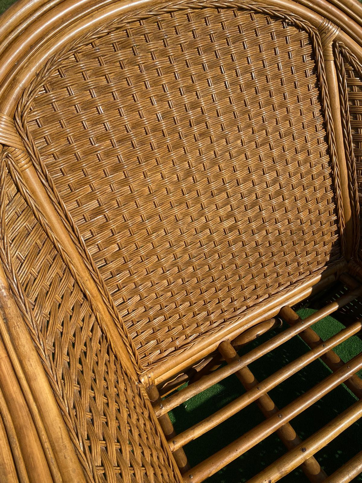 Poltrona in midollino intrecciata a mano