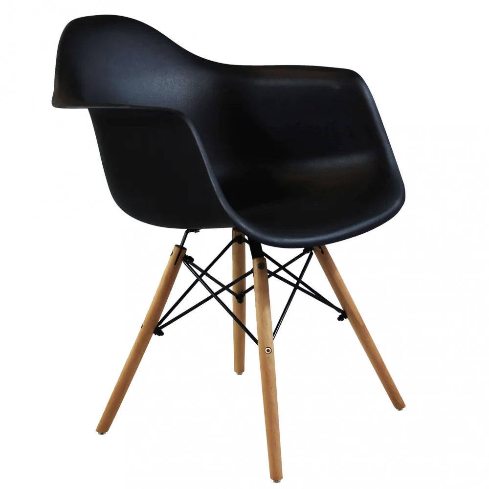 Poltrona Moritz nera con braccioli, seduta in plastica ABS nera e gambe in legno naturale e metallo, panoramica laterale