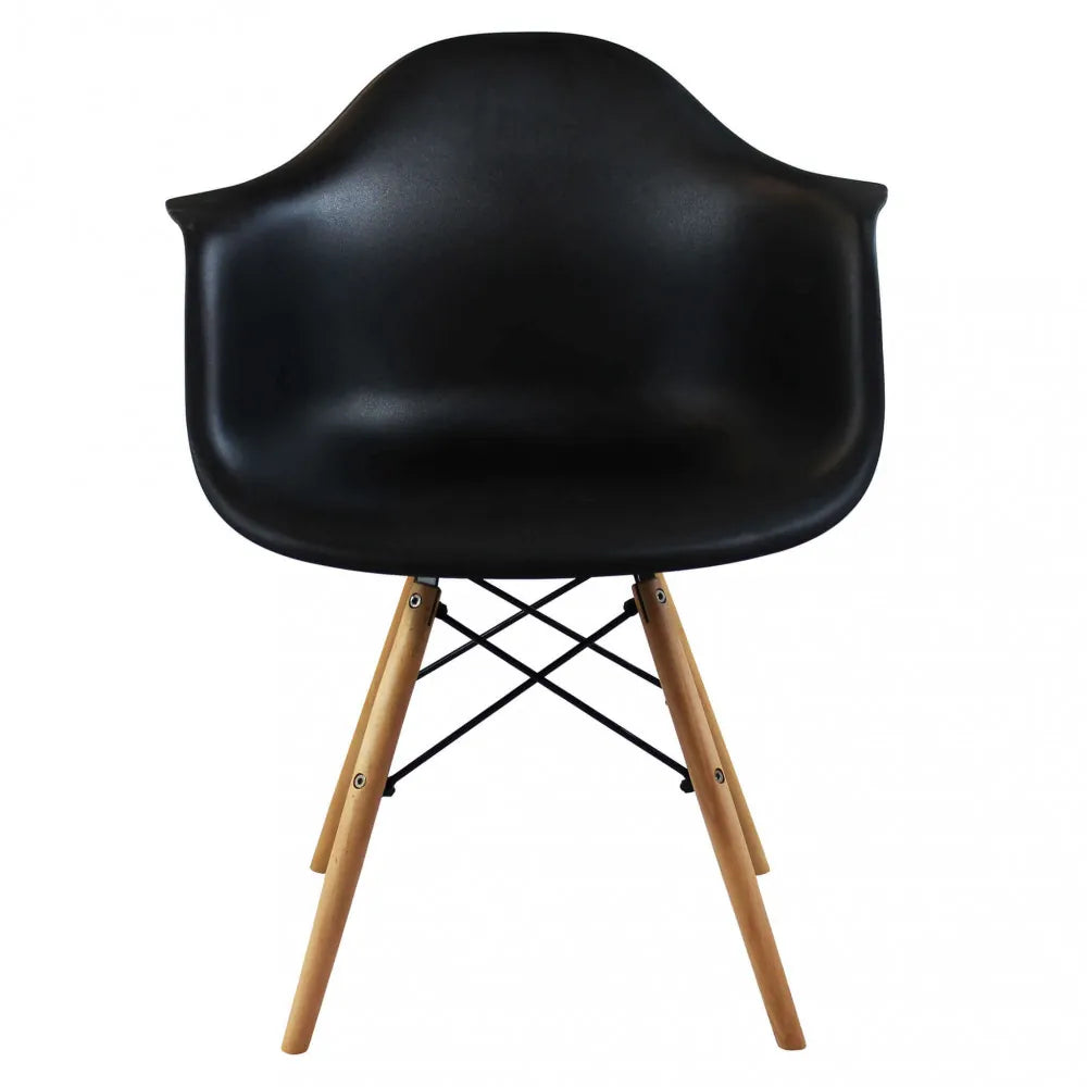 Poltrona Moritz nera con braccioli, seduta in plastica ABS nera e gambe in legno naturale e metallo, vista frontale