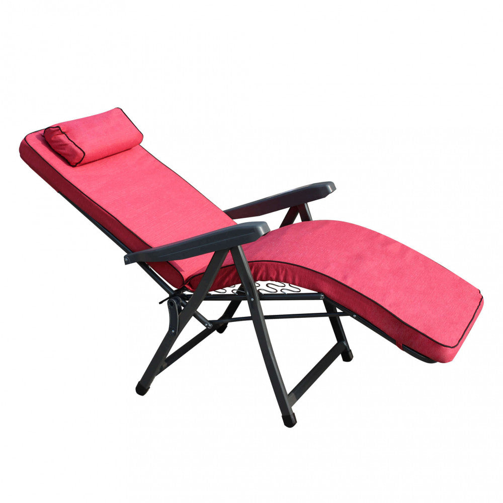 Poltrona relax rossa completamente estesa per il massimo comfort.