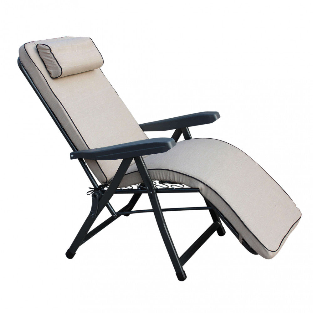 Inquadratura laterale della poltrona Paradiso, focalizzata sui giunti in acciaio e sulla tensione ergonomica del tessuto.