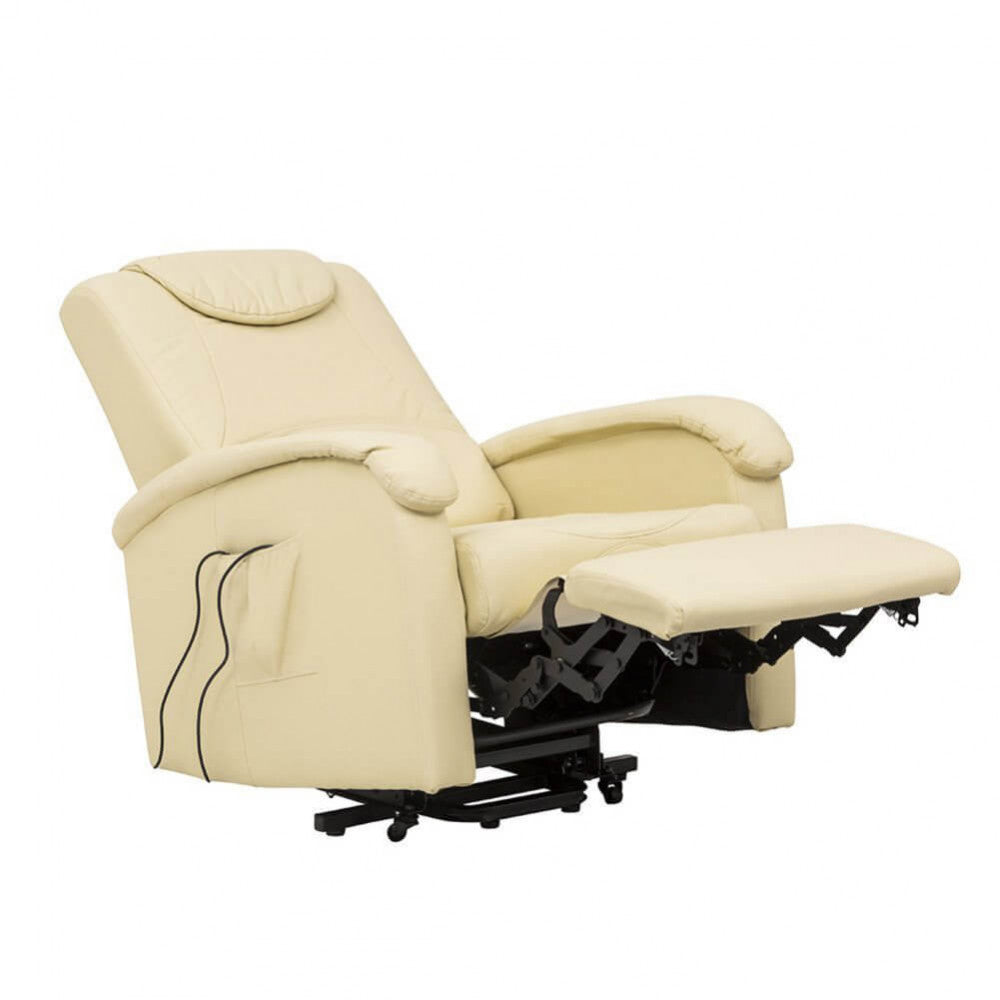 Poltrona relax elettrica beige completamente reclinata, evidenziando l'estensione del poggiapiedi e l'inclinazione dello schienale.