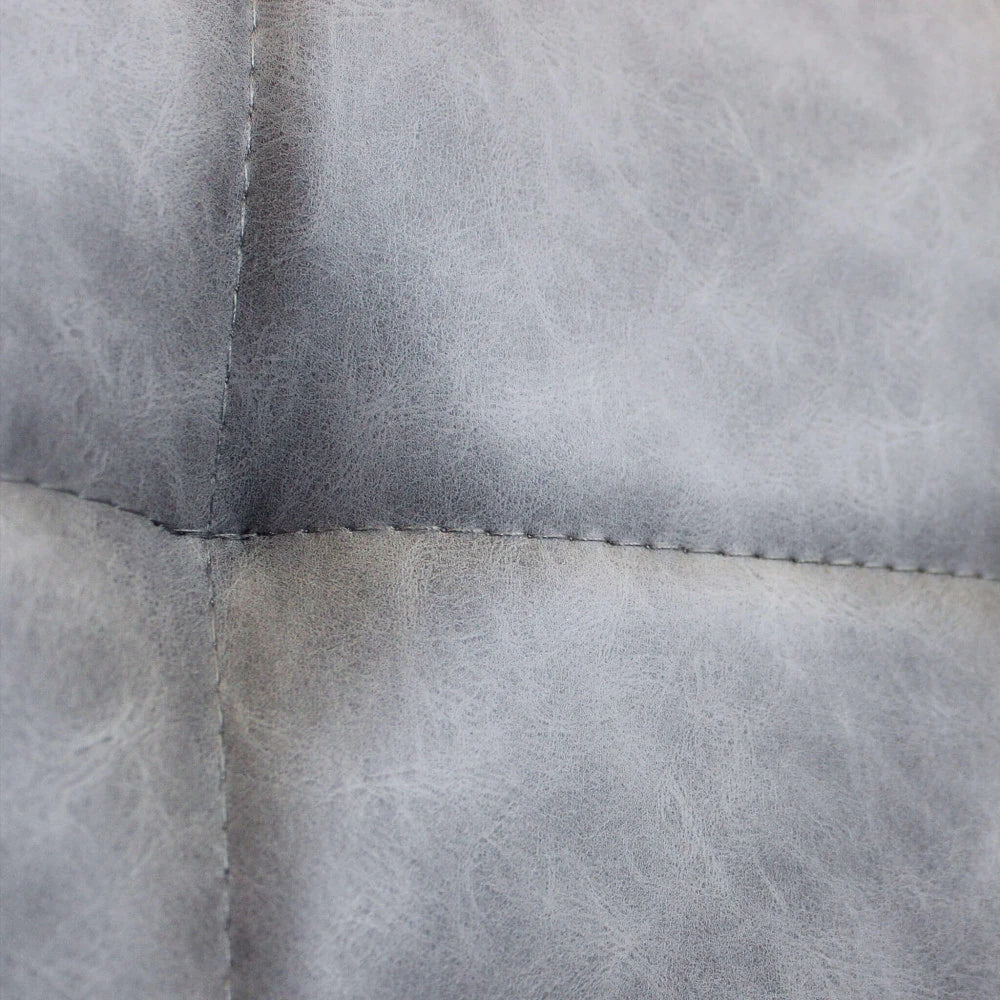 Poltrona Rosalyn in ecopelle grigia, design moderno con struttura in metallo e schienale alto, particolare delle cuciture