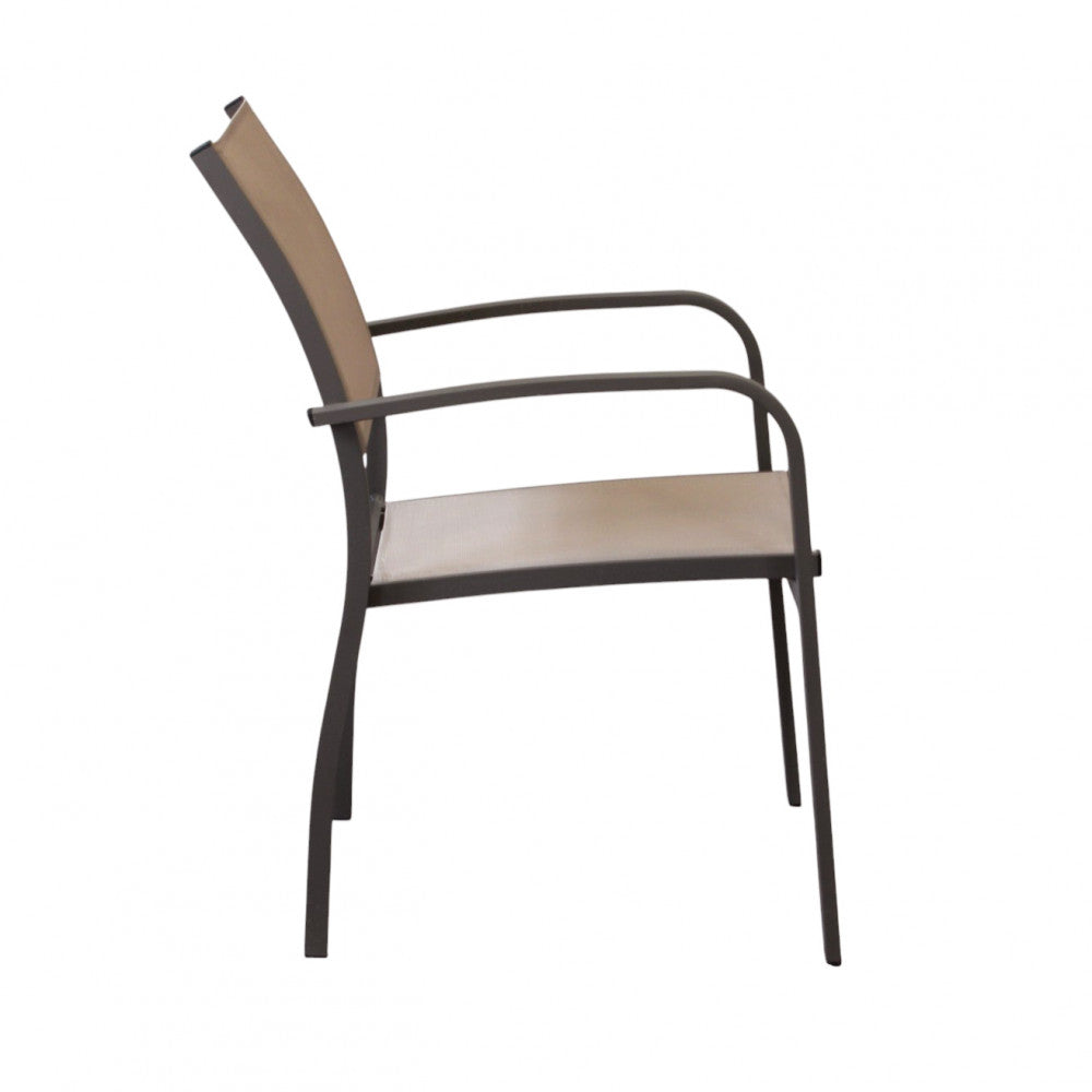 Profilo laterale della poltrona Savannah color taupe, mostrando l'inclinazione ergonomica dello schienale.