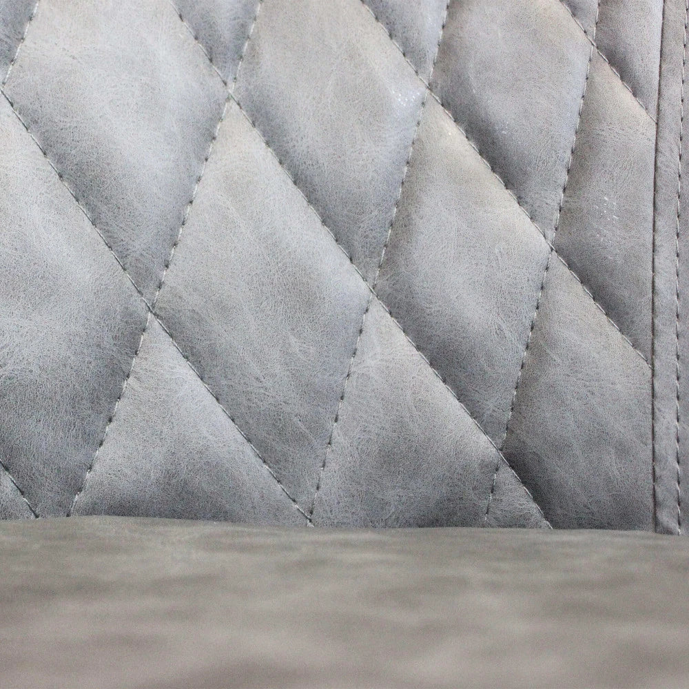 Poltrona Sindy Grigia: L'Equilibrio tra Stile e Morbidezza, particolare della trama e cuciture