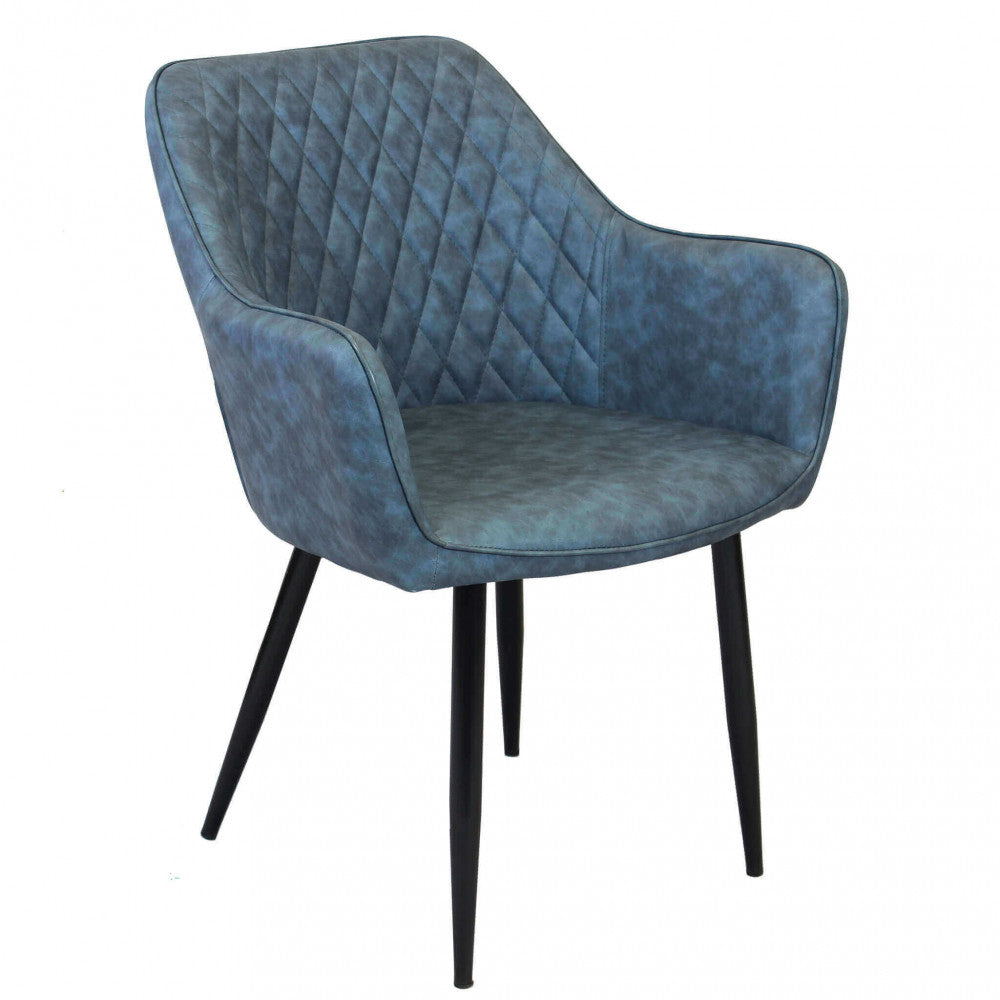 Vista frontale a tre quarti della Poltrona Sindy in ecopelle blu con gambe in metallo nero, sfondo bianco.