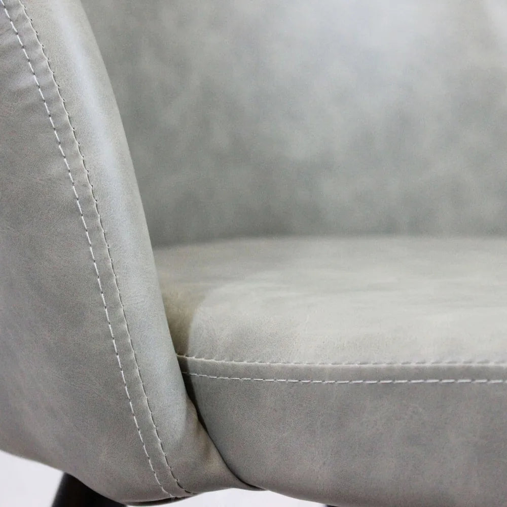 Poltrona Sissy in ecopelle color tortora, stile moderno con base in metallo, particolare cuciture