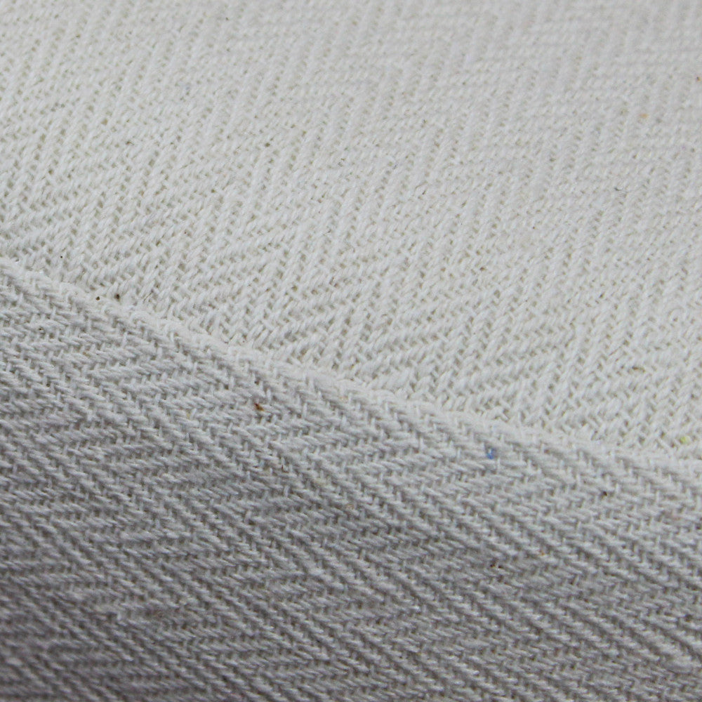 Poltrona Sunrise modello esotico con schienale a ventaglio in fibra naturale e cuscini beige.