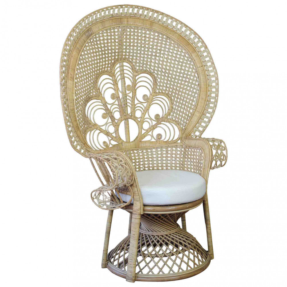 Poltrona Sunrise vista frontale, ideale per ambienti interni ed esterni coperti.