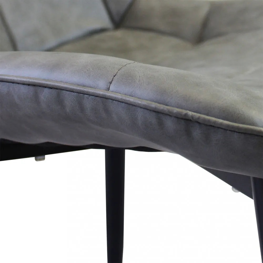 Poltrona Winona in ecopelle grigia, sedia da soggiorno con struttura in metallo, particolare della seduta