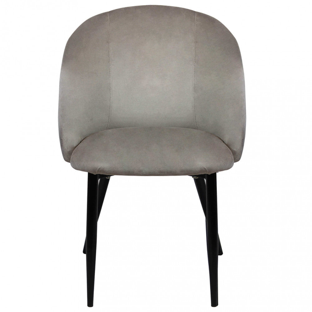 Vista frontale della poltrona in velluto senza braccioli, mostrando il design ergonomico dello schienale avvolgente e la seduta imbottita.