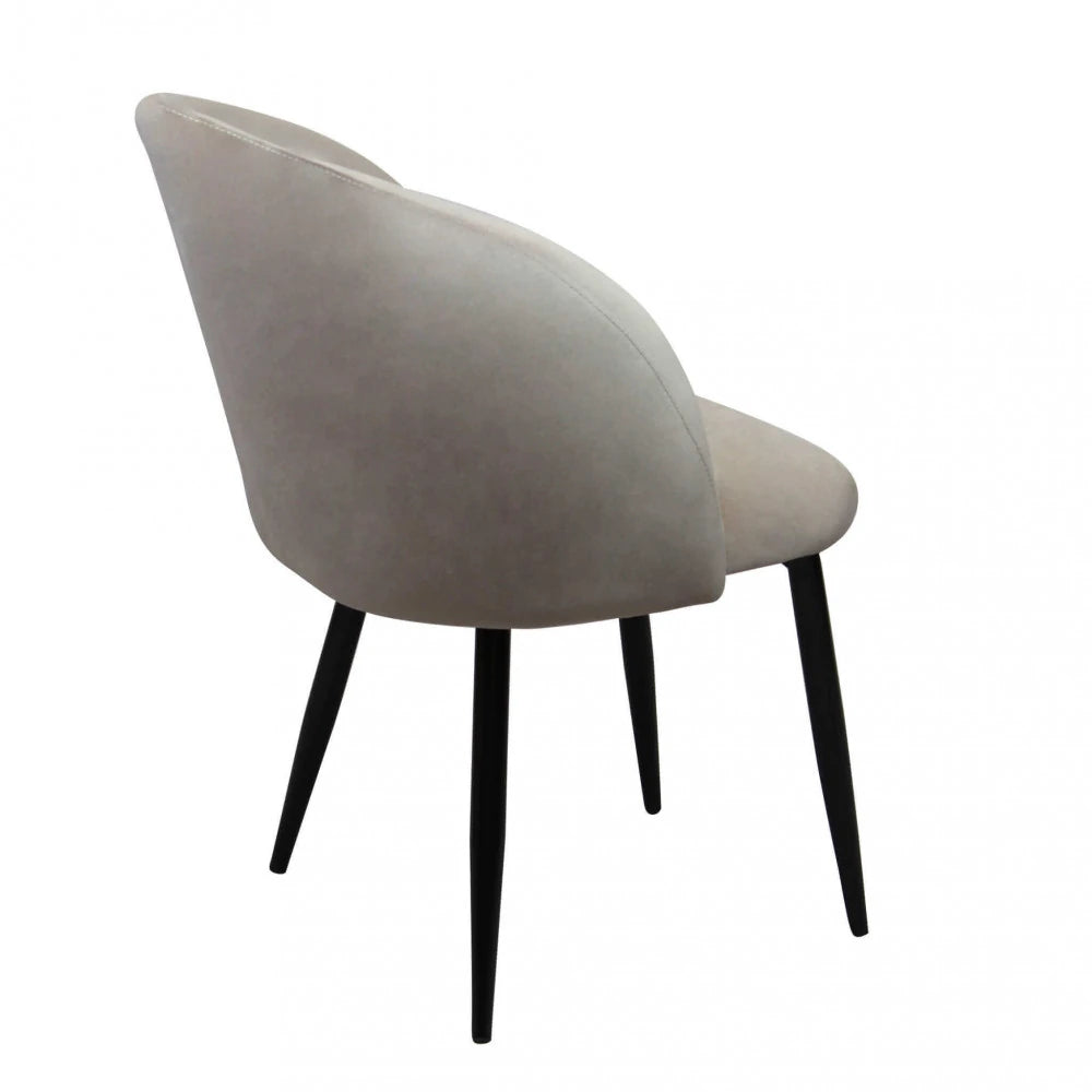 La Poltrona in Velluto che Abbraccia il Tuo Spazio, panoramica posteriore