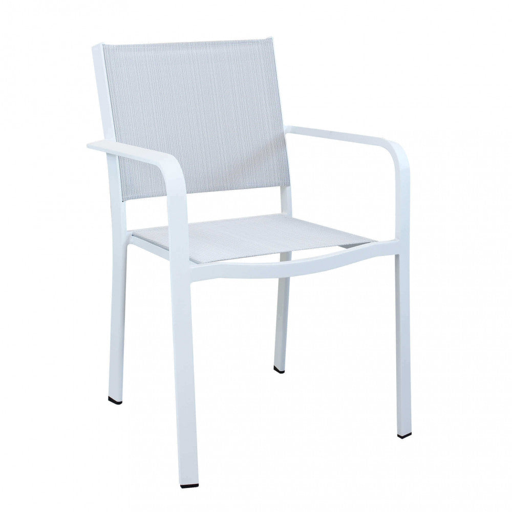 Vista frontale a tre quarti della poltrona Zante, che evidenzia la struttura in alluminio bianco e la seduta ergonomica in textilene.