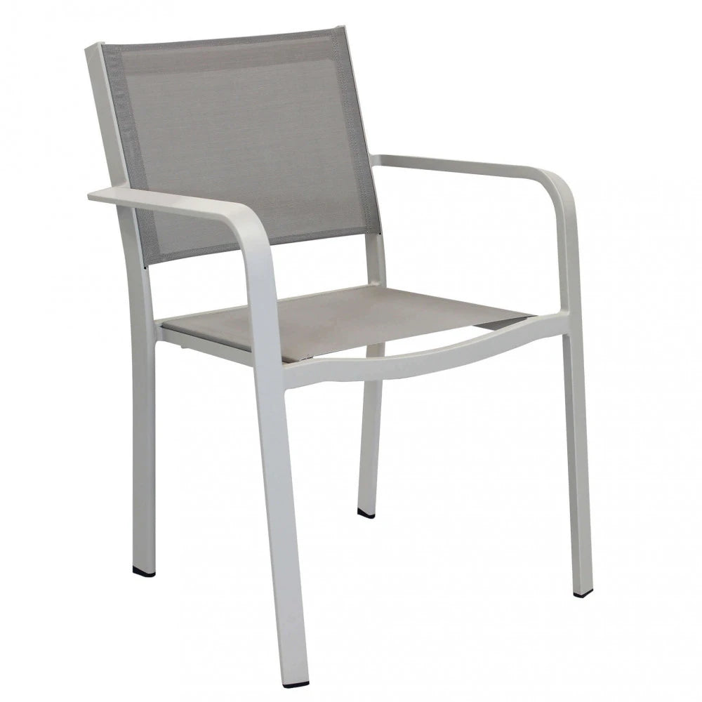 Poltrona Zante Tortora impilabile con struttura in alluminio e seduta in textilene, design minimalista per esterni.