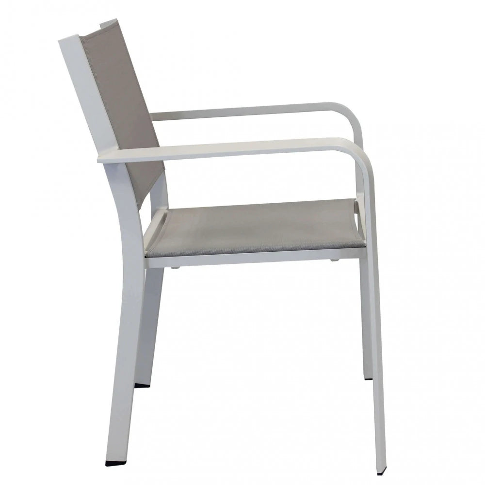 Poltrona Zante Tortora impilabile con struttura in alluminio e seduta in textilene, design minimalista per esterni, vista laterale