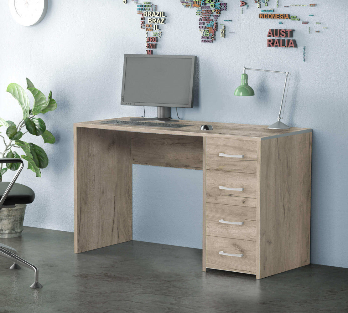 Scrivania rovere grigio inserita in un contesto moderno con parete azzurra e mappa del mondo decorativa.