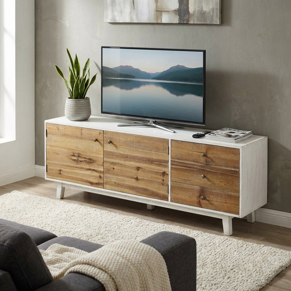 Vista angolare del porta TV in legno con struttura bianca e frontali naturali in un salotto moderno.