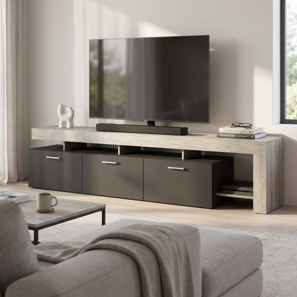 Porta TV Vale in truciolare bilaminato pino chiaro e antracite ambientato in un living moderno e luminoso.
