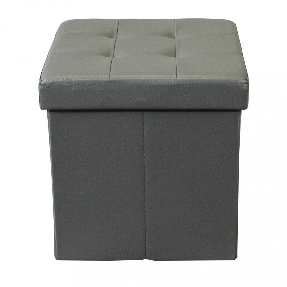 Vista frontale del pouf in ecopelle grigio dal design geometrico e compatto.
