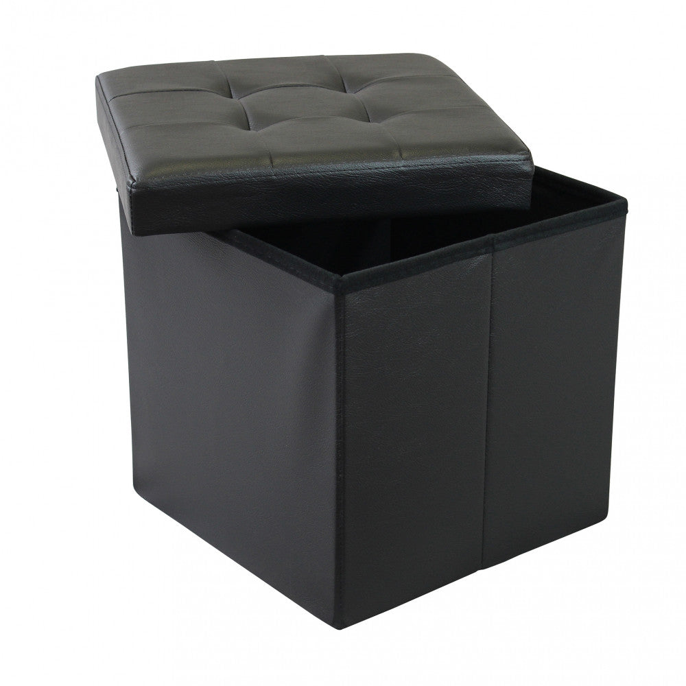 Pouf contenitore in ecopelle nera con il coperchio leggermente sollevato, mostrando lo spazio interno vuoto su sfondo bianco.