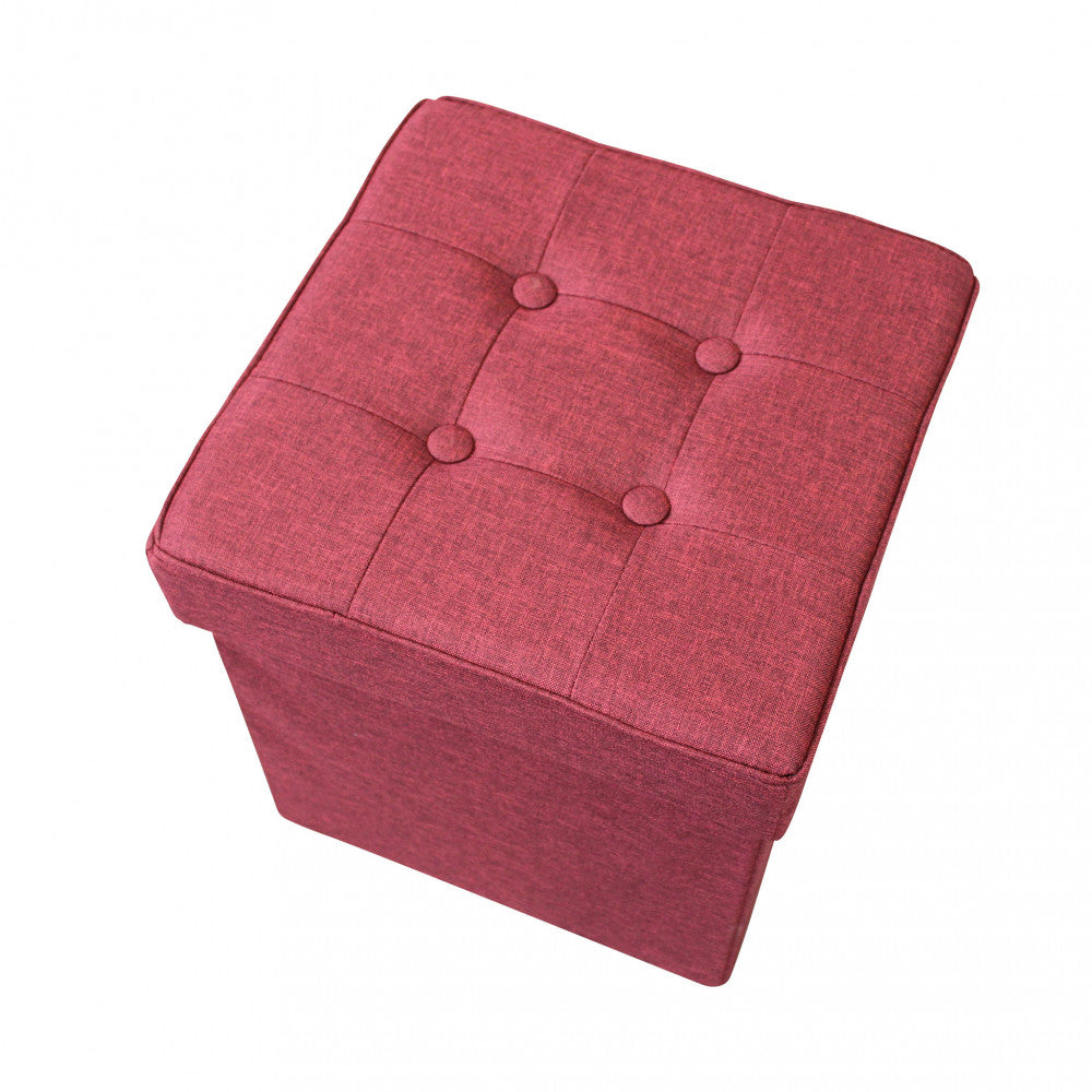 Dettaglio dall'alto del coperchio del pouf, caratterizzato da una lavorazione capitonné con quattro bottoni.