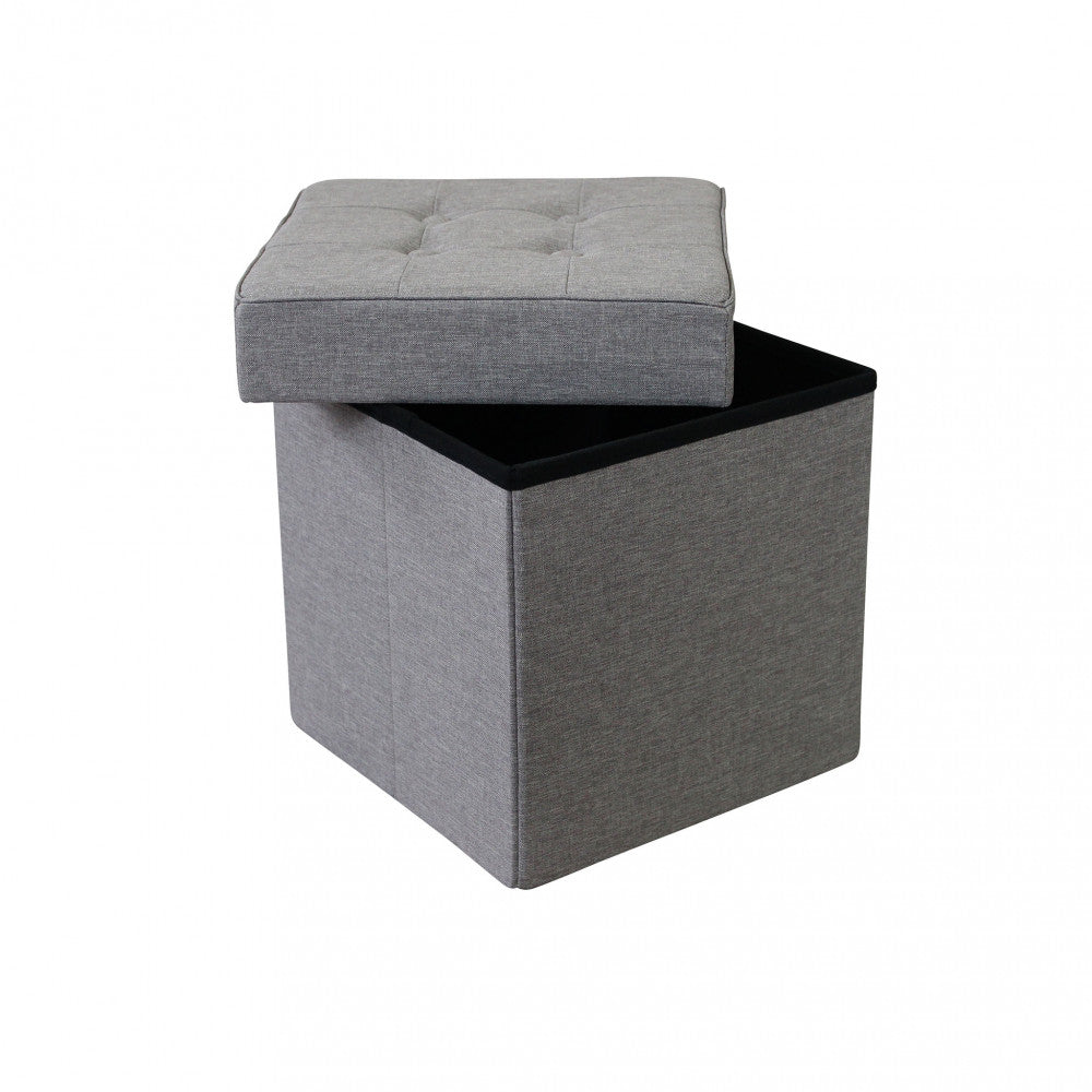 Pouf contenitore con coperchio parzialmente sollevato che rivela l'ampio vano interno nero.