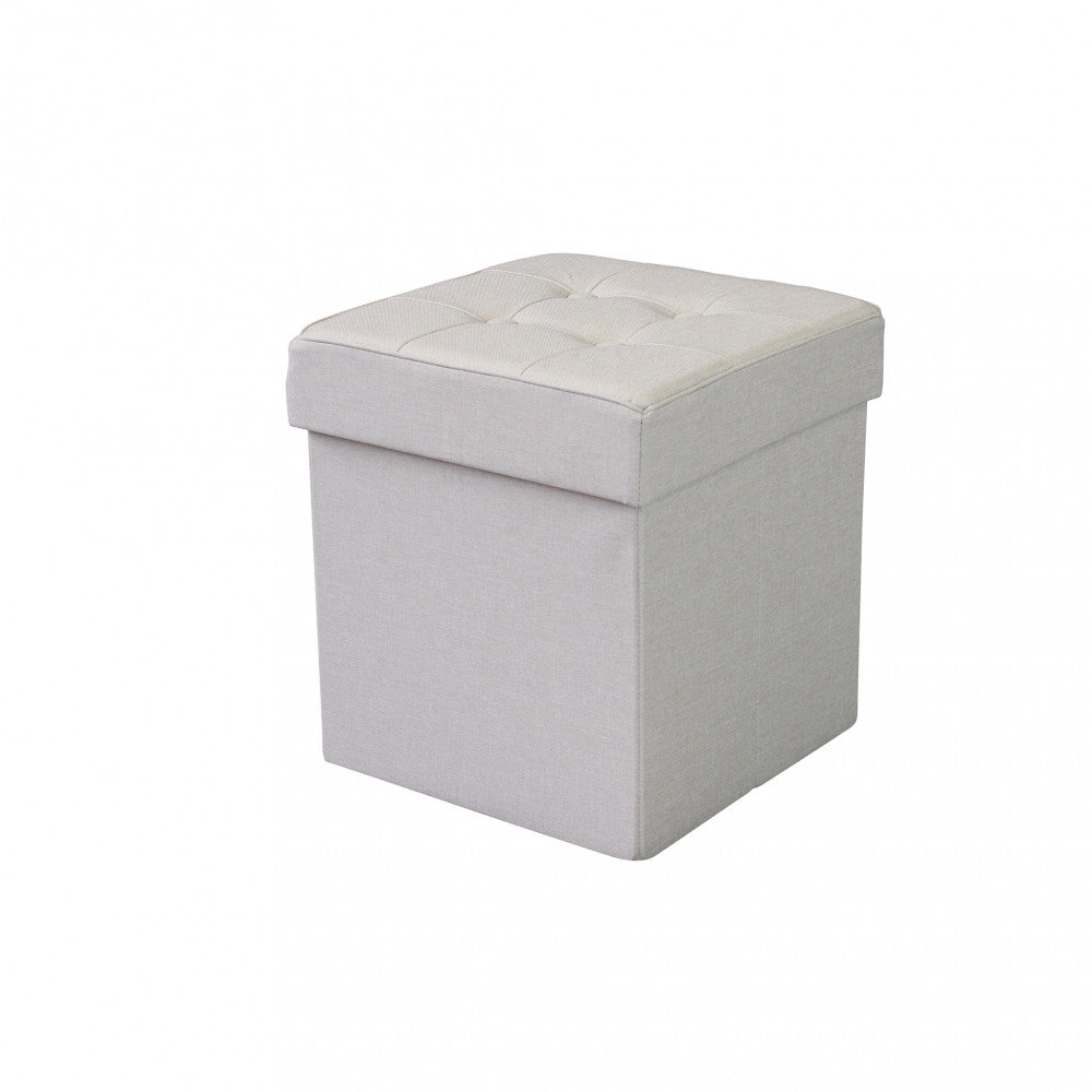 Pouf contenitore quadrato in tessuto tortora isolato su sfondo bianco.
