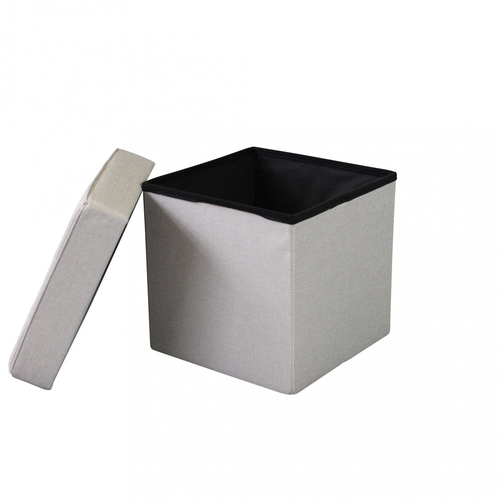 Pouf contenitore aperto con il coperchio appoggiato lateralmente, mostrando la struttura interna.