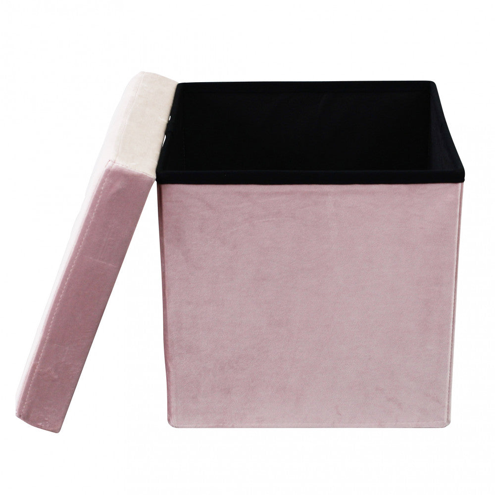 Pouf in velluto rosa con il coperchio parzialmente sollevato, mostrando l'interno nero capiente.