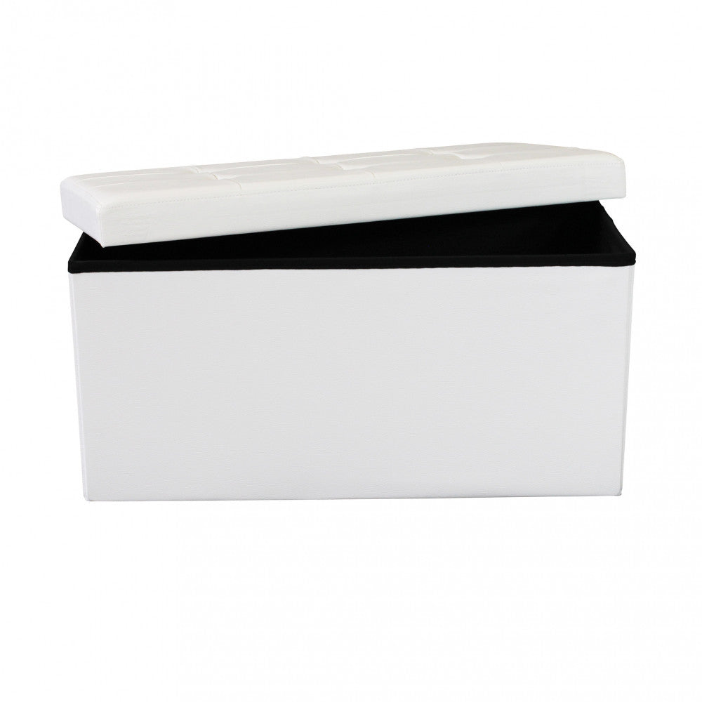 Angolazione laterale del pouf in ecopelle bianca con coperchio aperto che mostra l'interno nero.