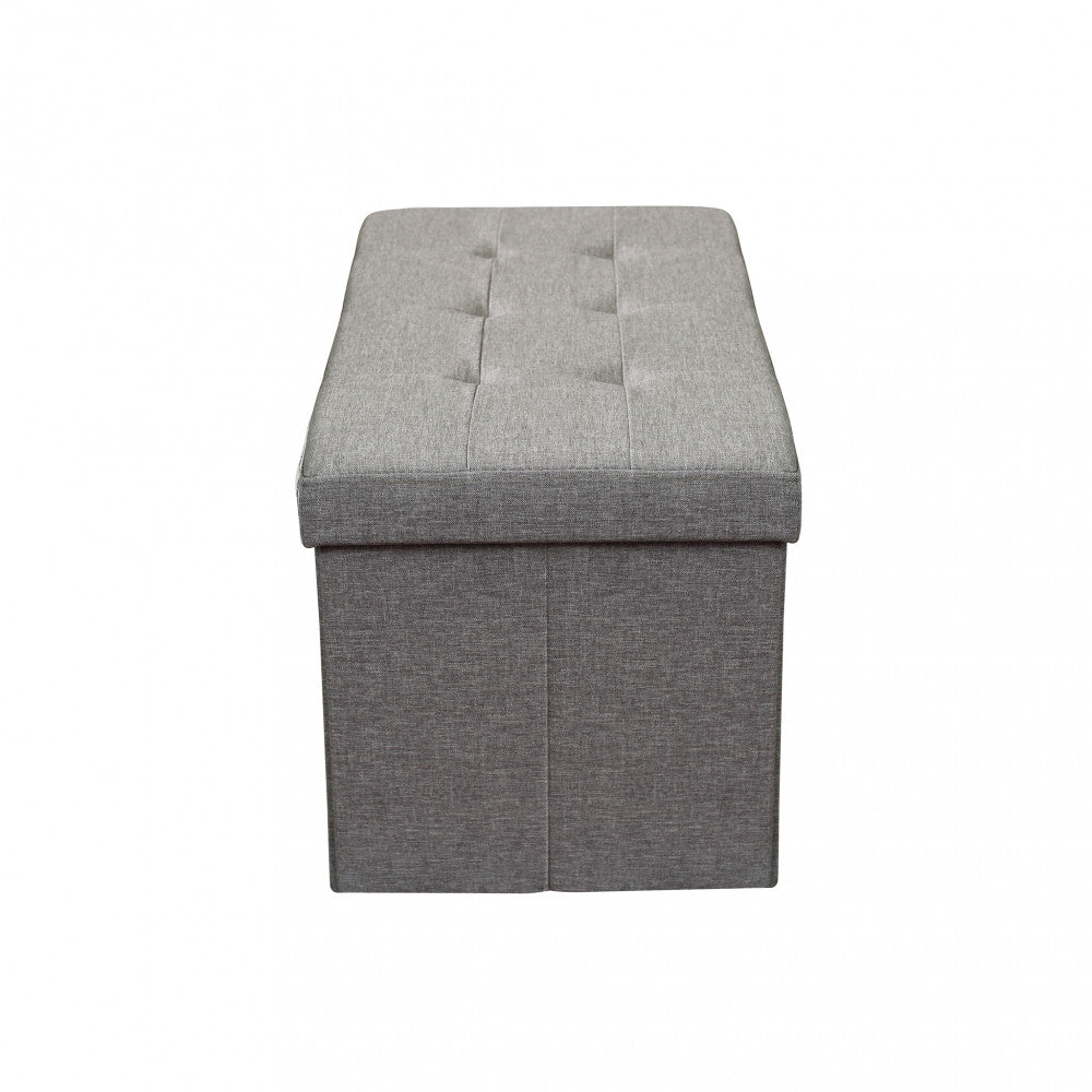 Vista laterale del pouf contenitore rettangolare, che ne sottolinea il profilo geometrico e compatto.