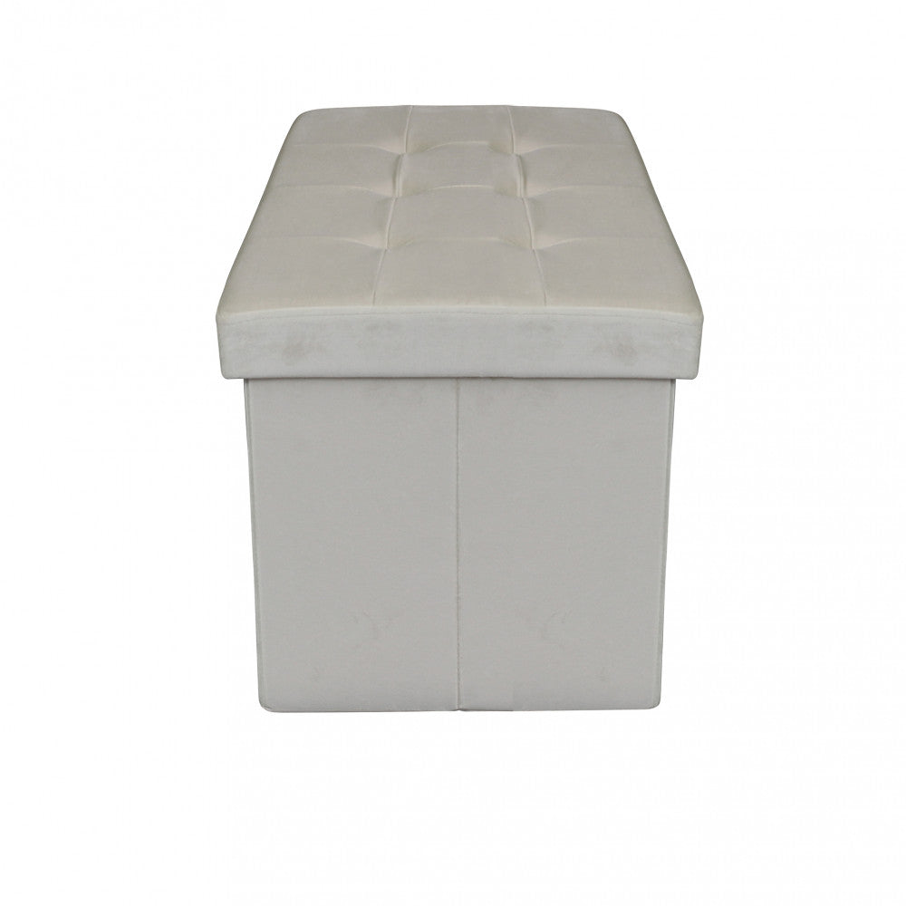Profilo laterale del pouf in velluto beige che evidenzia la struttura compatta e le cuciture.