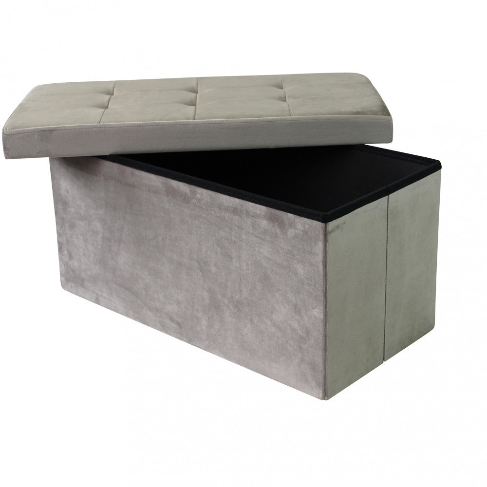 Pouf contenitore in velluto tortora con il coperchio parzialmente sollevato, mostrando l'ampio vano interno nero.