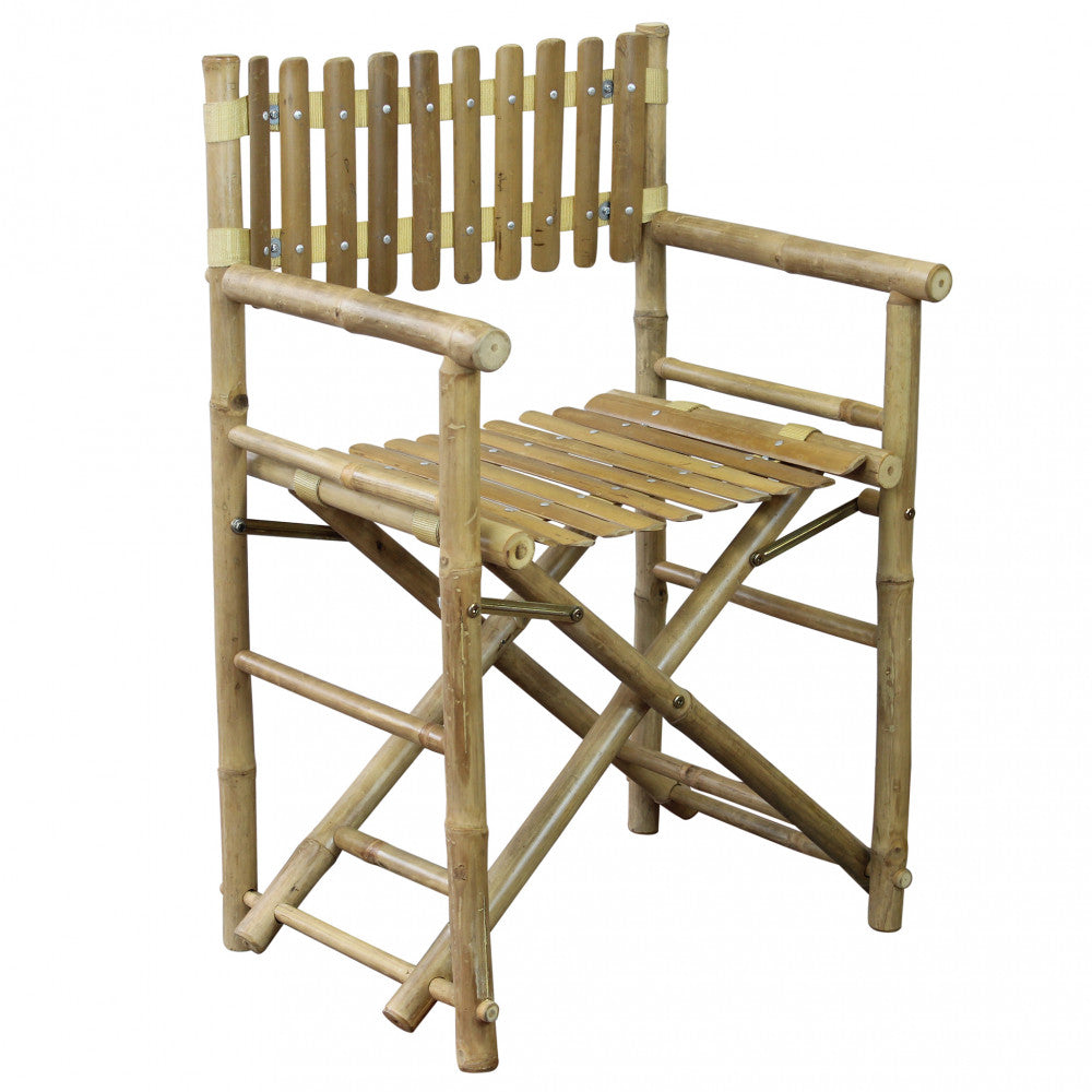 Regista Mimosa posizionata in un ambiente esterno, con atmosfera naturale.