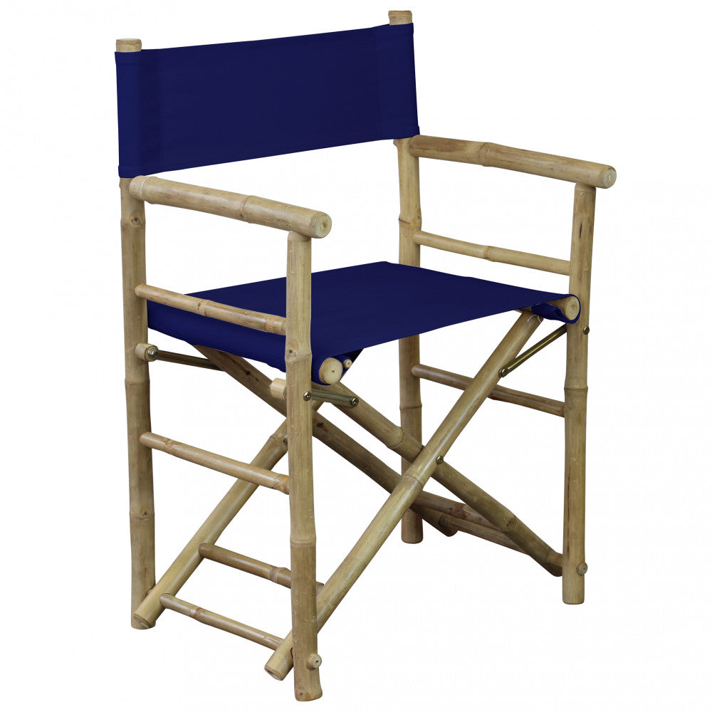 Dettaglio strutturale della sedia da regista Mojito in bamboo naturale e tela blu su sfondo neutro.