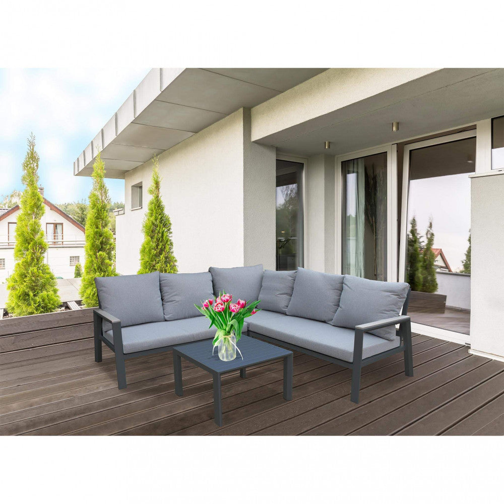 Il Salotto Angolare Surabaya completo, ambientato su una terrazza moderna, che mostra l'eleganza e il comfort per l'esterno