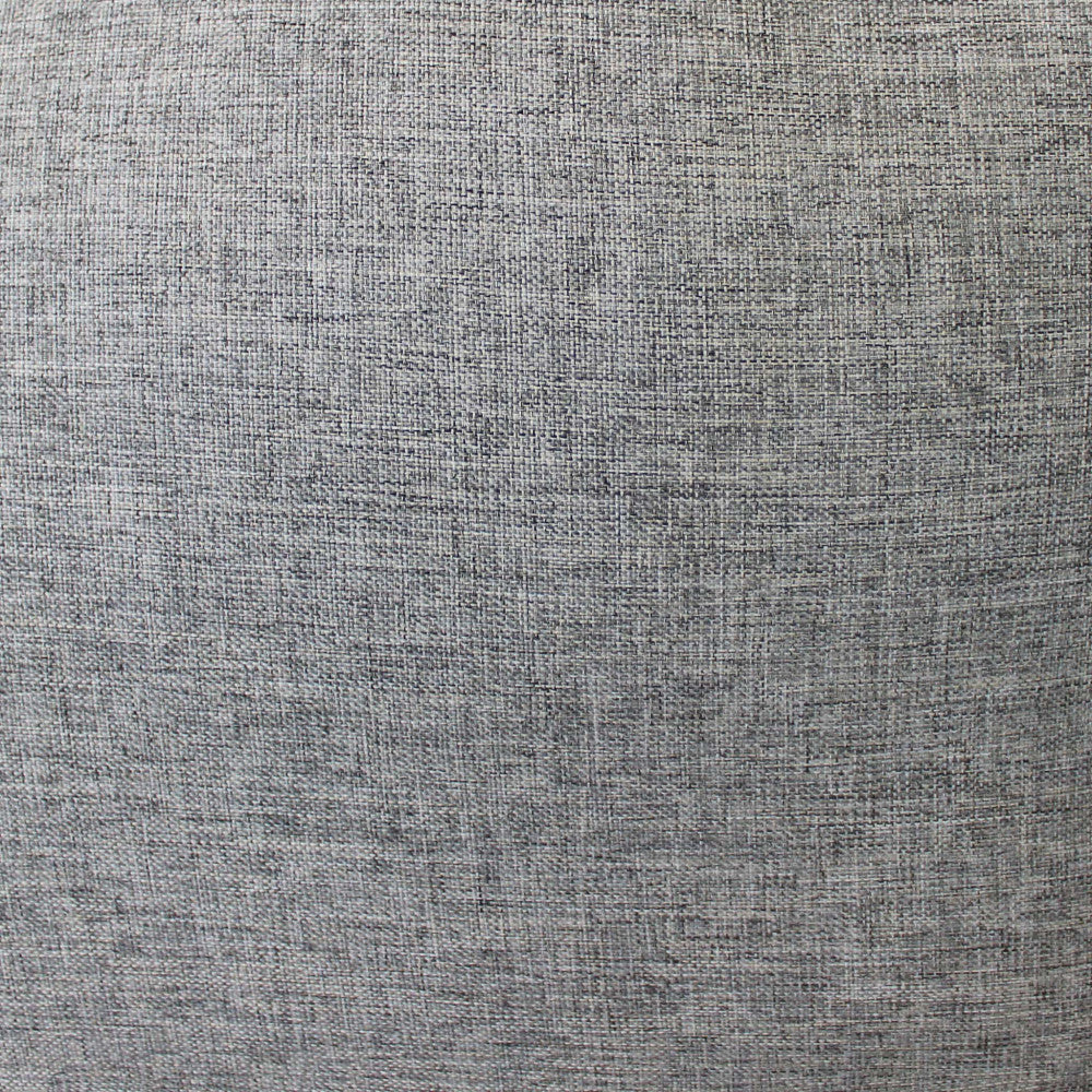 Macro della texture del tessuto grigio tortora, mostrando la trama fitta e resistente dei cuscini.