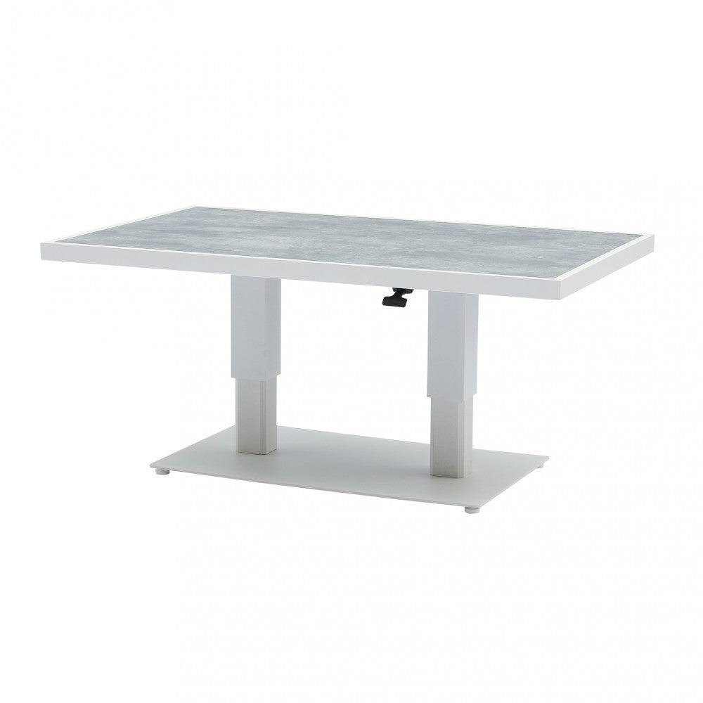 Salotto Rabat 3P con struttura in alluminio verniciato bianco e cuscini coordinati, in un ambiente esterno.