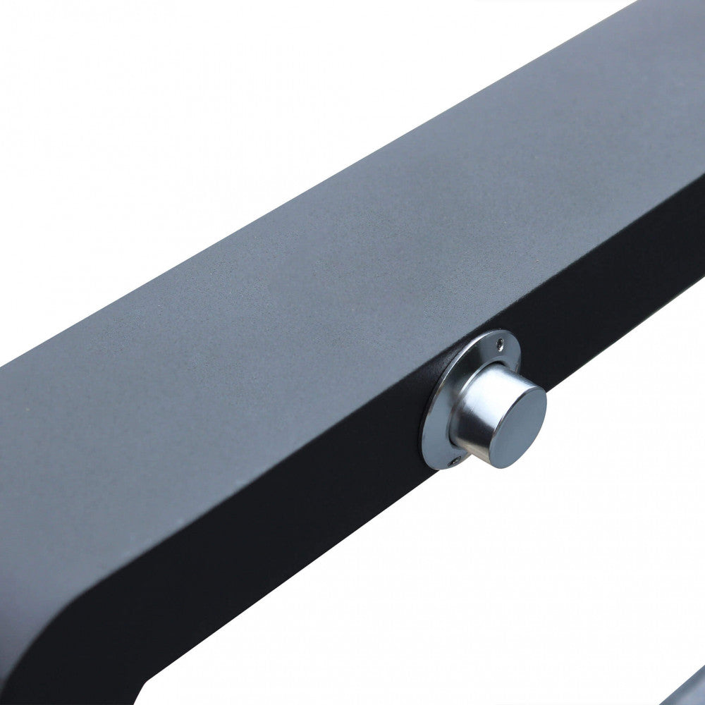 Dettagli del Il Salotto Reclinabile Beira completo, ambientato su una terrazza moderna, che mostra l'eleganza e il comfort per l'esterno.