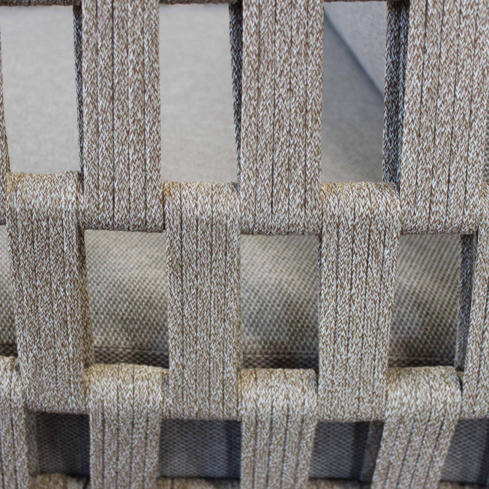 Particolare della struttura laterale che mostra il pattern geometrico della corda poliestere.