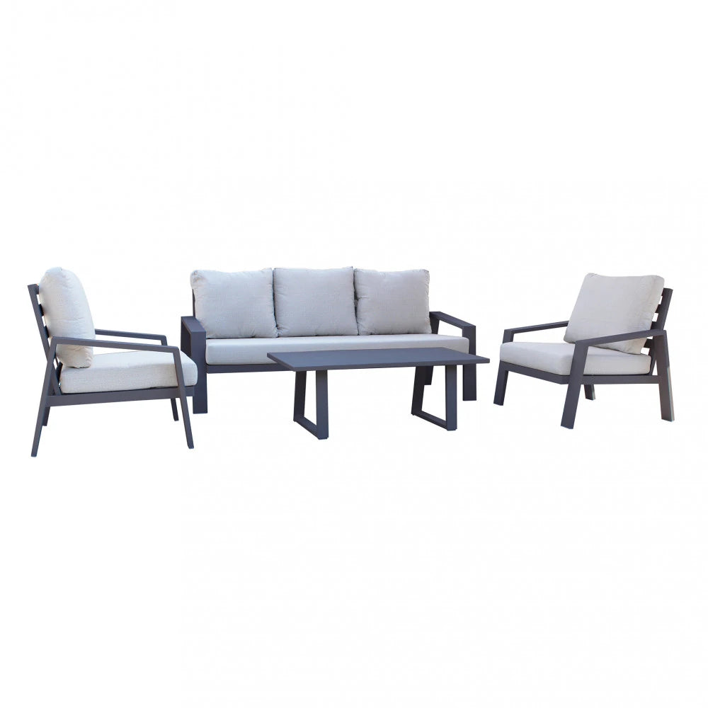 Dettaglio del divano a tre posti del Salotto Santa Cruz, con cuscini e struttura.