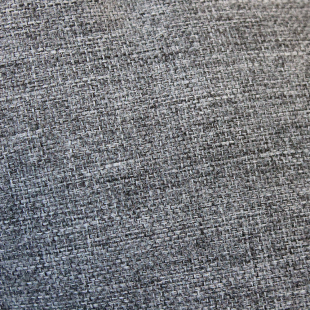 Texture ravvicinata del tessuto grigio scuro in cotone e poliestere, evidenziando la trama materica.