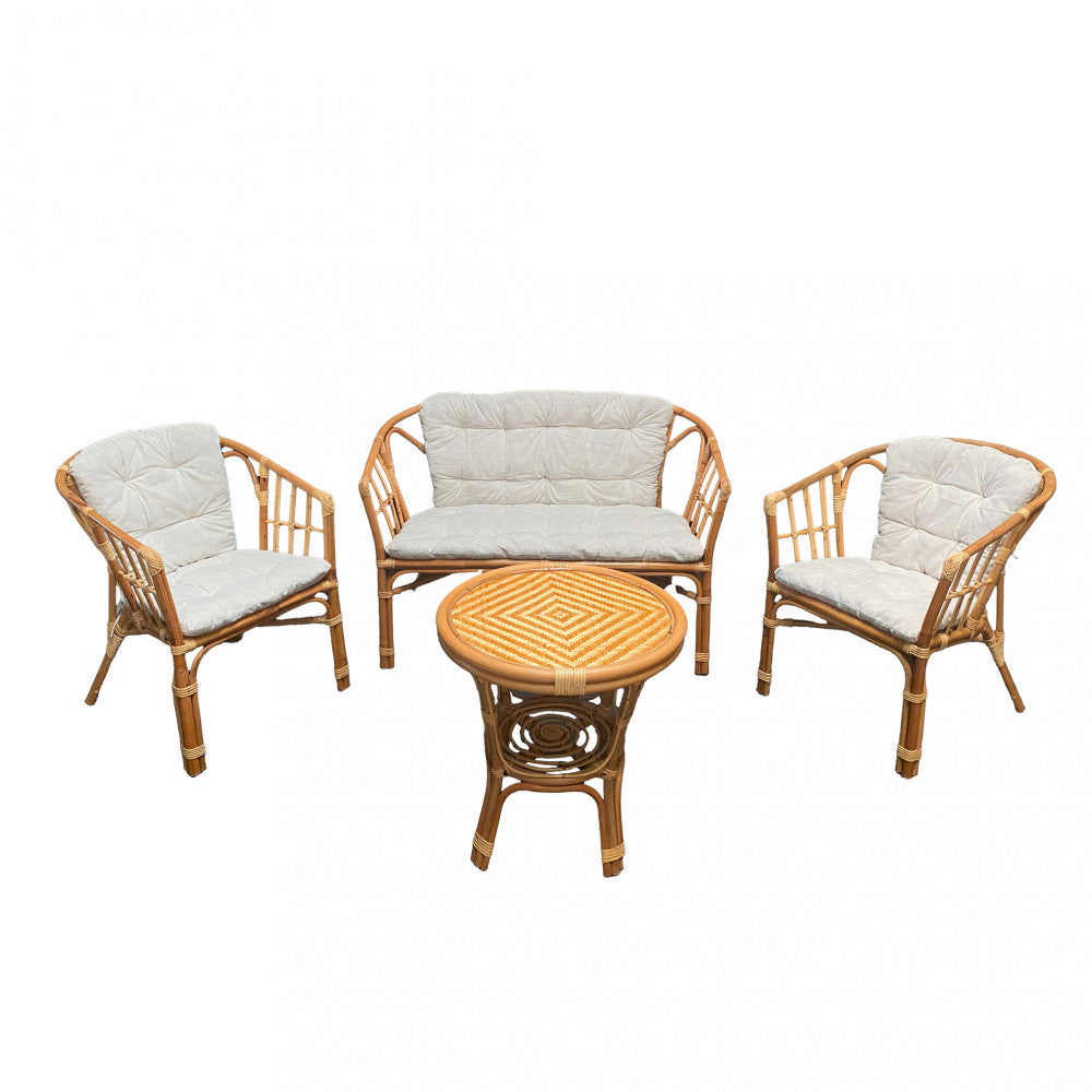 Vista isolata su sfondo bianco del set salotto Turks composto da divano, due poltrone e tavolino in rattan.