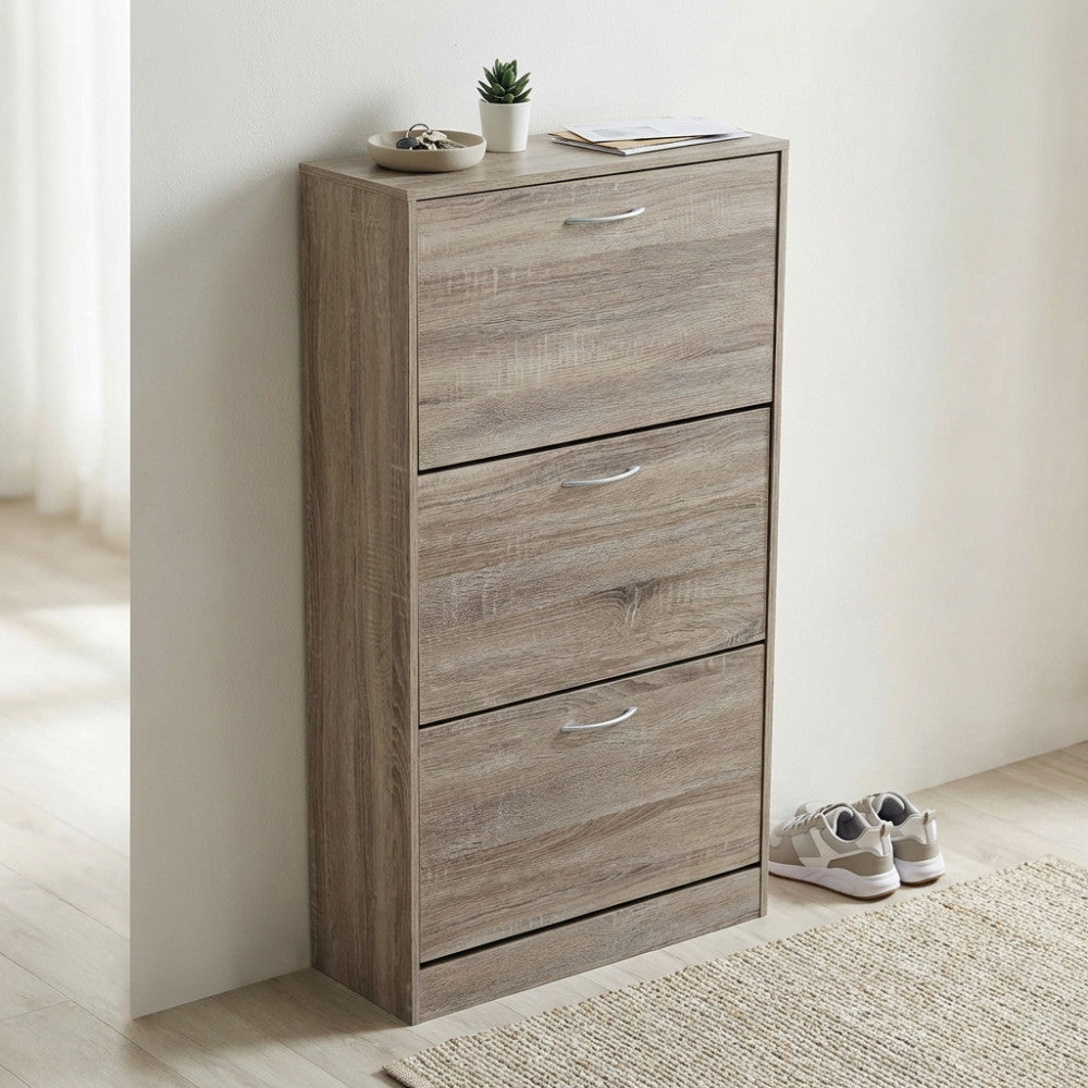 Vista angolare della scarpiera in legno marrone, che mostra la profondità ridotta e il design pulito.