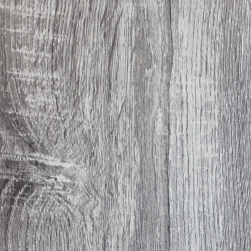 Dettaglio macro della superficie in legno grigio chiaro, che esalta le venature e la finitura materica.