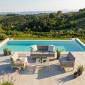 Salotto da esterni Guaranà color tortora a bordo piscina con vista panoramica sulle colline.