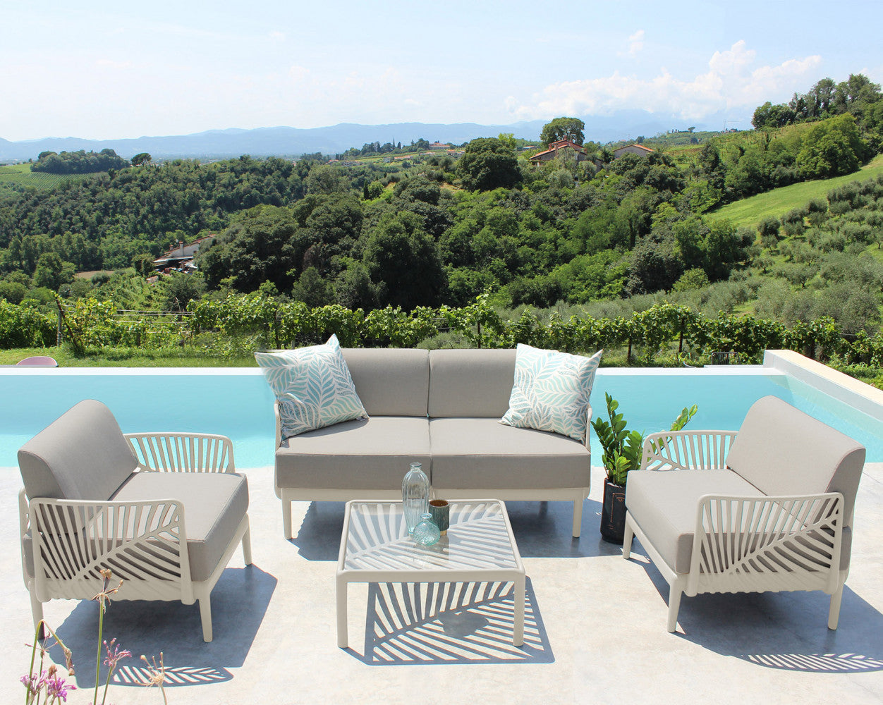 Schienale per Salotto Guaranà con struttura in polipropilene tortora e cuscino.