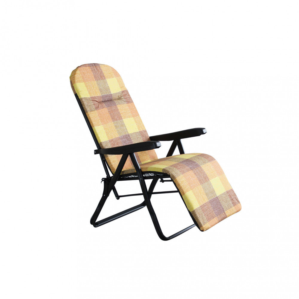 Poltrona relax Cipro in posizione semi-reclinata su sfondo neutro.